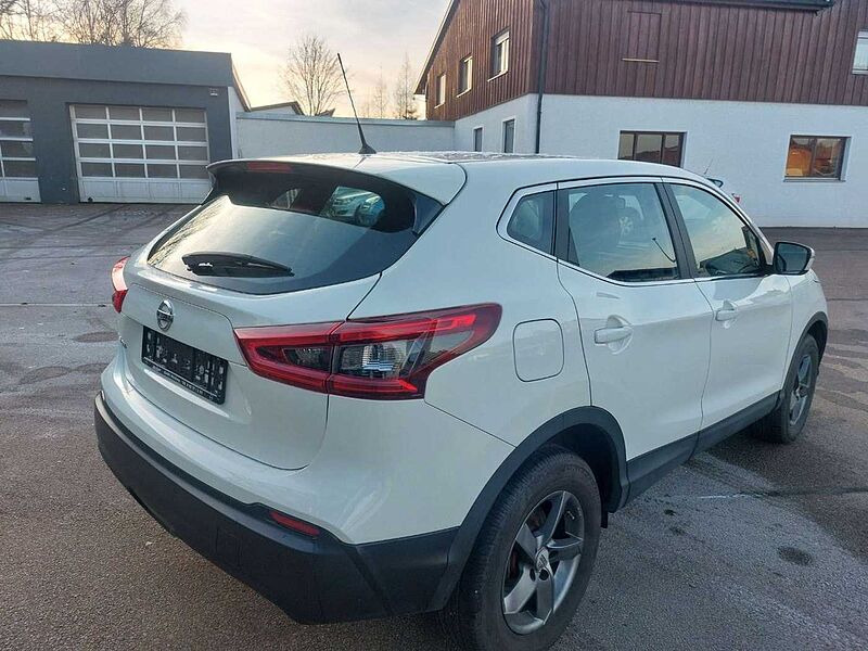 Nissan Qashqai 1,3 DIG-T Visia